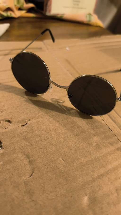 Lunettes style Jon Lennon des années 70 et 80 – cadeaus, Glass, Metal (photo 2 of 9)