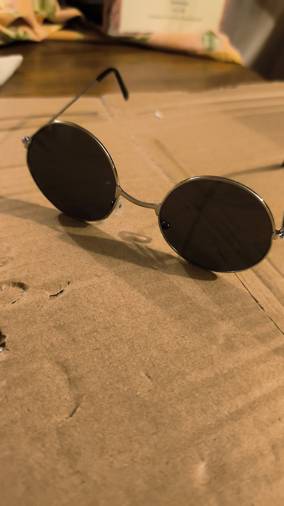 Lunettes style Jon Lennon des années 70 et 80 – Cadeaux, Glass, Metal (photo 2 of 9)