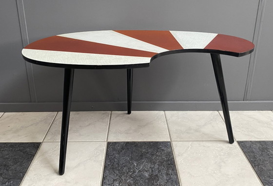 Image 1 of Mesa a rayas en forma de riñón, años 60, con tablero de formica.