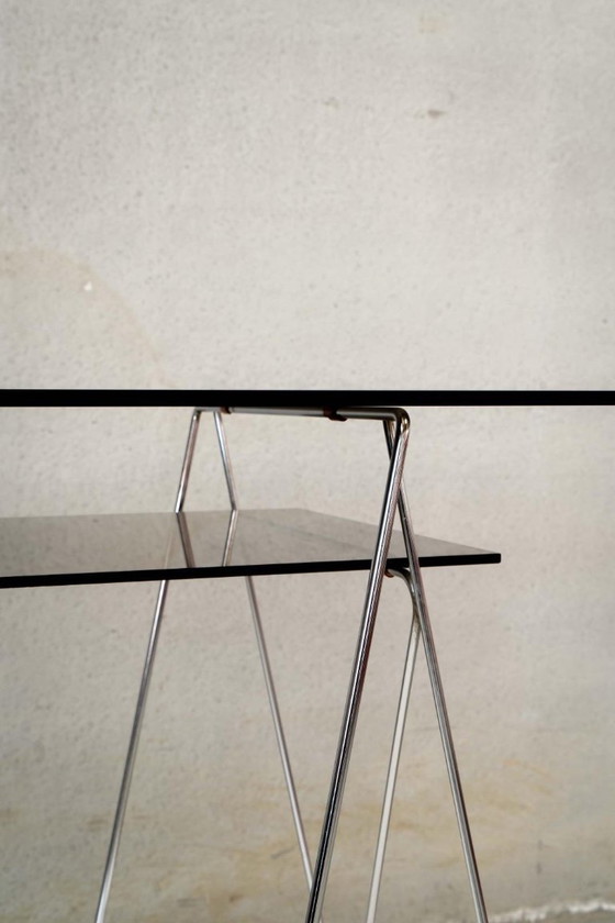 Image 1 of Bureau vintage en verre avec base chromée