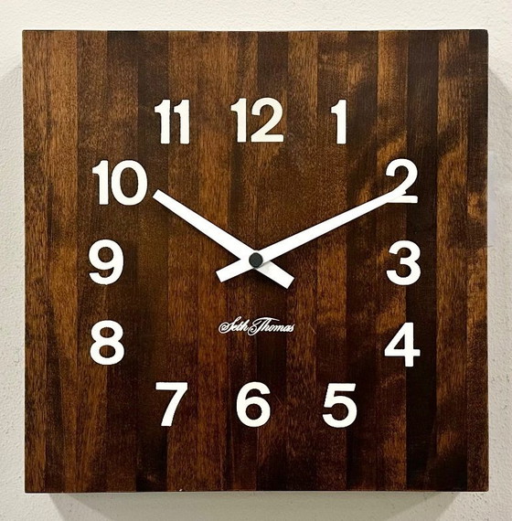 Image 1 of Vintage bruine houten wandklok van Seth Thomas, jaren 80