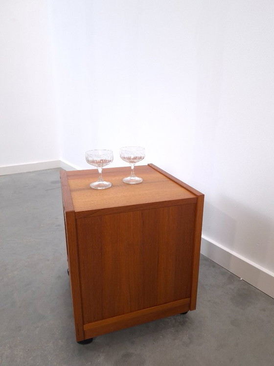 Teak LP Cabinet on Wheels, Side Table, Nightstand, Cabinet 1 – Wood, Plastic, Vintage (photo 6 of 11)