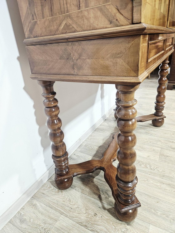Mobile barocco in noce del XIX secolo con intarsi e gambe tornite – Credenze con vetrina, Wood, Barok (photo 13 of 29)