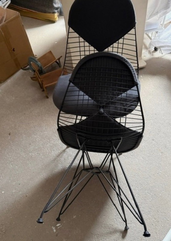 2x Vitra Eames Wire Chair DKR – Mocha Upholstery – Design Classic – Dining chairs, Metal (photo 2 of 5)