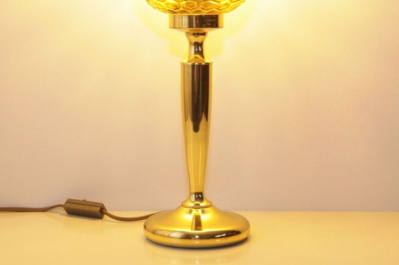 Image 1 of Tafellamp messing glazen kap kelkvorm bruin jaren 80 J Vintage