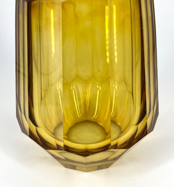 Image 1 of Art Deco Facetten-Vase – Bernstein – Stil Josef Hoffmann / Moser (1920er)