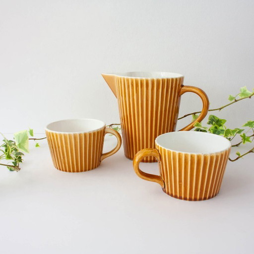 Juego de tazas de té y jarra de leche de cerámica de Secla, década de 1970.