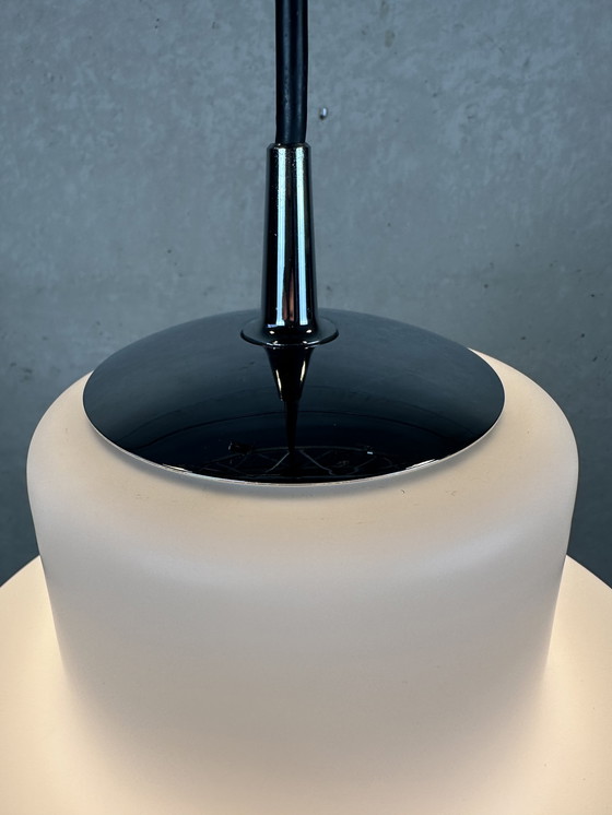 Image 1 of Suspension vintage 'champignon' en opaline - Peill & Putzler