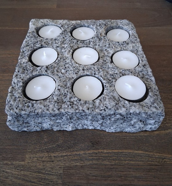 Image 1 of Teelichthalter aus grob behauenem Granit