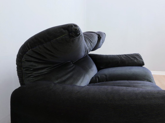 Image 1 of Divano Maralunga a 2 posti in velluto a righe Cassina anni '80