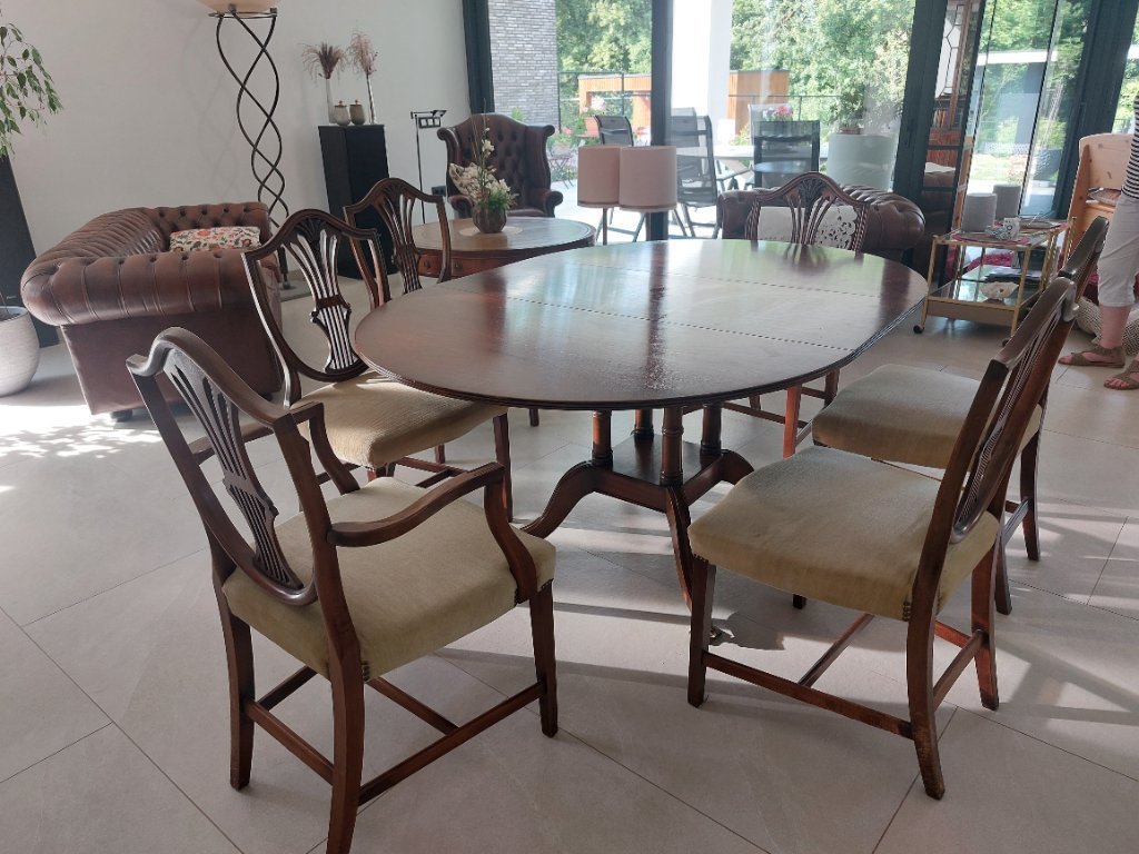 Bevan Funnell Reprodux dining table + 6 chairs — classic English