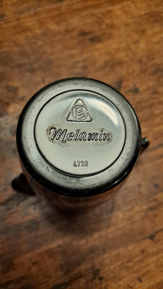 Image 1 of 2 jarras negras y amarillas (grande y pequeña) de melamina