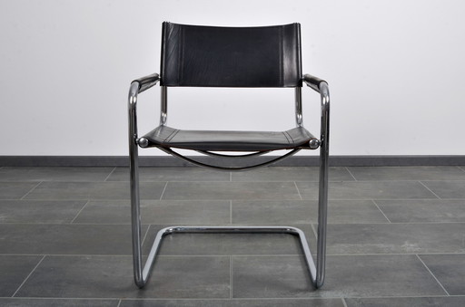 Jeu de 4 chaises Fasem à structure tubulaire Modèle S34 Cuir noir