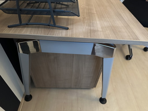 Bureau van het merk Palmberg +rolcontainer + bureaustoel 