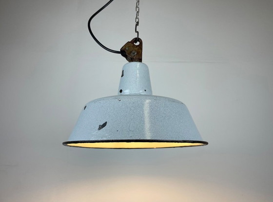 Image 1 of Lampe industrielle en émail gris avec abat-jour en fonte, années 1960