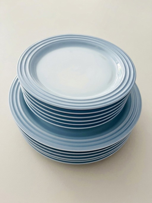 Juego de 6 platos Le Creuset azul claro para desayuno y cena (como nuevos).