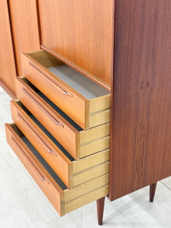 Aparador alto de teca de mediados de siglo, de la década de 1960 – Mueble para salón – Aparador (photo 8 of 20)