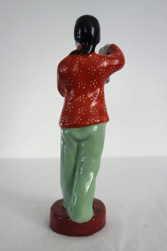 Image 1 of Estatua femenina de porcelana china con forma de galleta - Revolución Cultural n.° 9