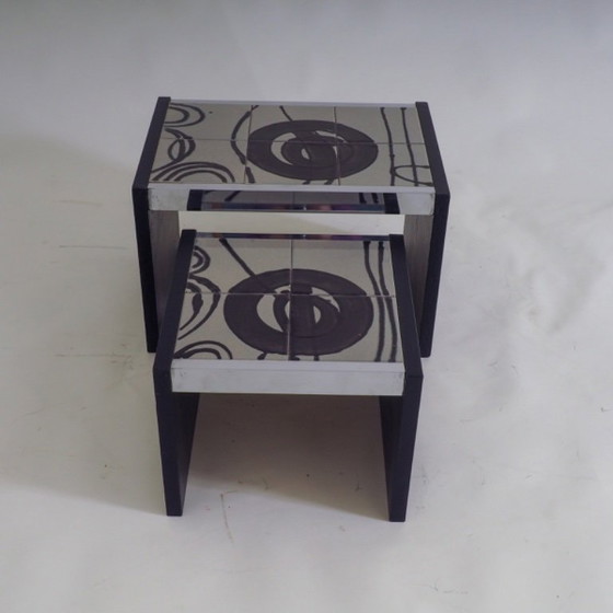 Image 1 of Set van 2 in elkaar passende bijzettafels met tegelmotief