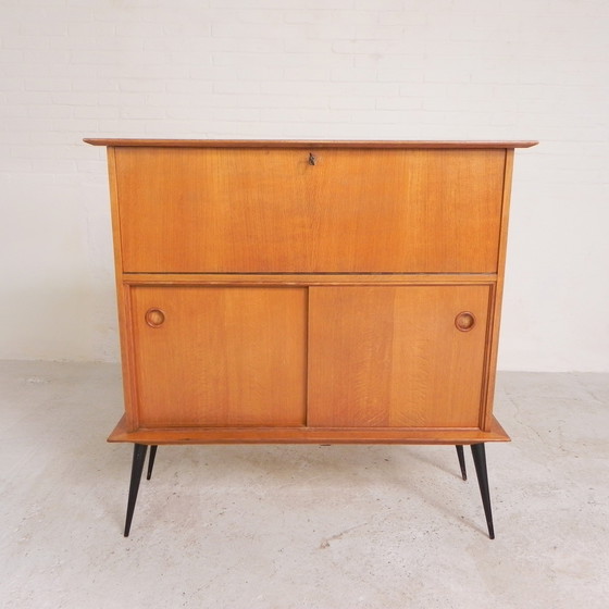 Image 1 of Secretaire met schuifdeuren op ranke poten, jaren 50