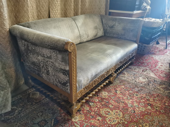 Image 1 of 1 banco antiguo totalmente restaurado con barras separadoras retorcidas