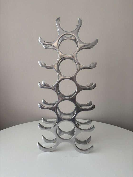 Image 1 of Botellero de aluminio de diseño con capacidad para 18 botellas.