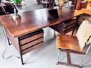Prachtig groot vintage bureau van Eeka, jaren '70. 180 x 85 x 76 cm.