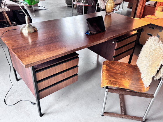 Image 1 of Prachtig groot vintage bureau van Eeka, jaren '70. 180 x 85 x 76 cm.