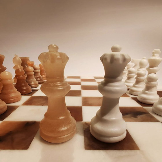 Image 1 of Jeu d'échecs de luxe vintage des années 1970 en albâtre italien sculpté à la main de Volterra - blanc et agate naturelle (brune)