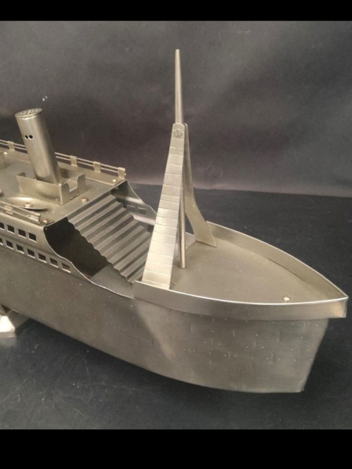 Modellino vintage in metallo del Titanic, grande 80 cm. Splendidamente realizzato.