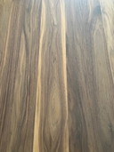 Se vende mesa de comedor de diseño de gran tamaño.