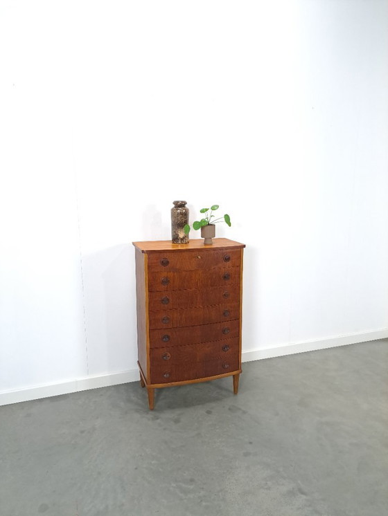 Image 1 of Cassettiera curva danese con 7 cassetti e maniglie rotonde