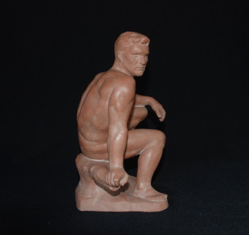 Nackter Mann sitzt auf einem Felsbrocken. Künstler: Jenö Grantner (1907–1983)