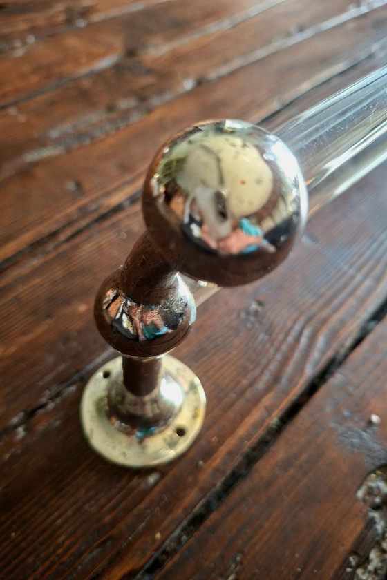 Image 1 of Portasciugamani doppio vintage in vetro massiccio e ottone – da parete per bagno in stile retrò – Funzionale e decorativo