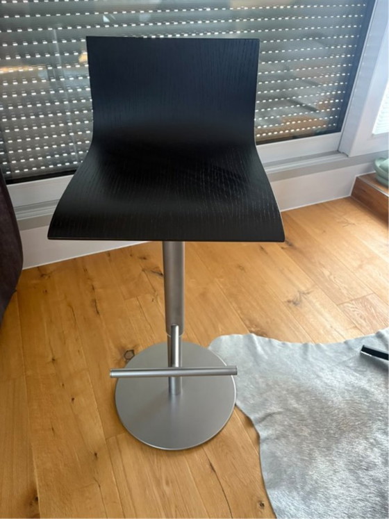 Thin Barstools Black Wood / Height-Adjustable, Lapalma, Metal (photo 2 of 5)