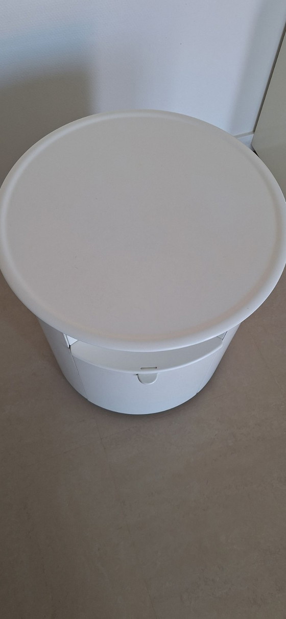 Image 1 of Design nachtkast rond 2 lades en plank