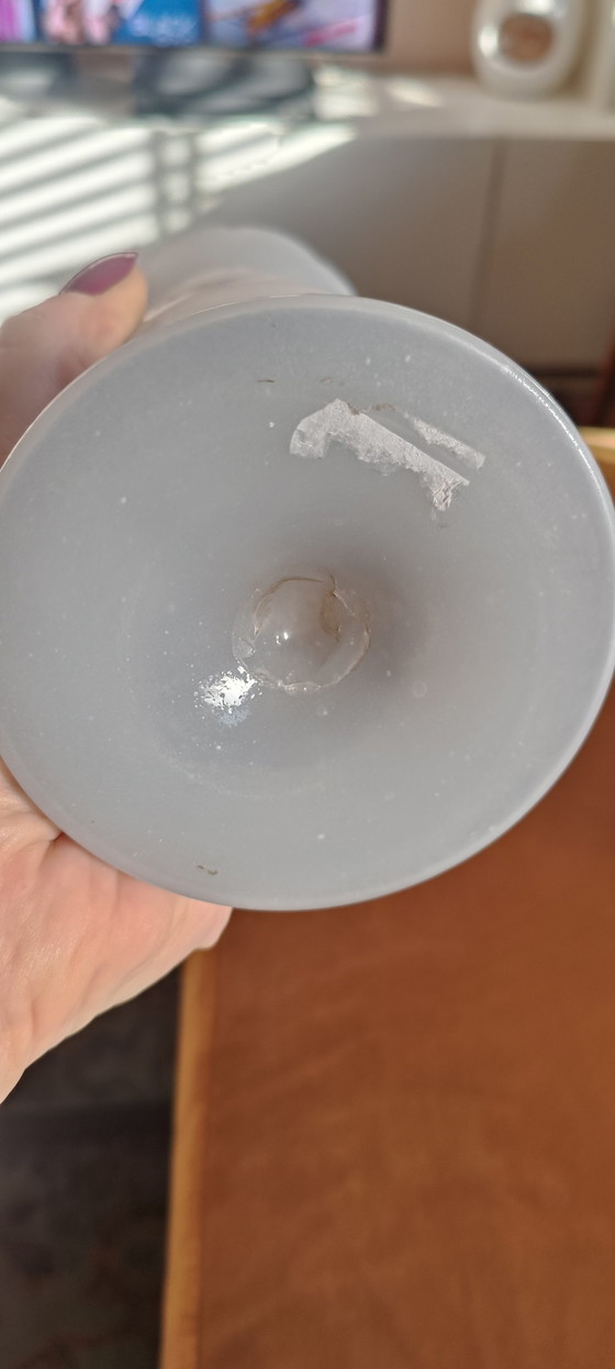 Image 1 of Mundgeblasene Opalinvase – Französisch, handbemalt