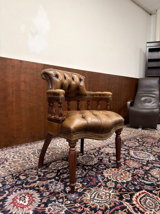 Klassischer englischer Chesterfield Stuhl – Sessel, Leather, Wood (photo 7 of 7)