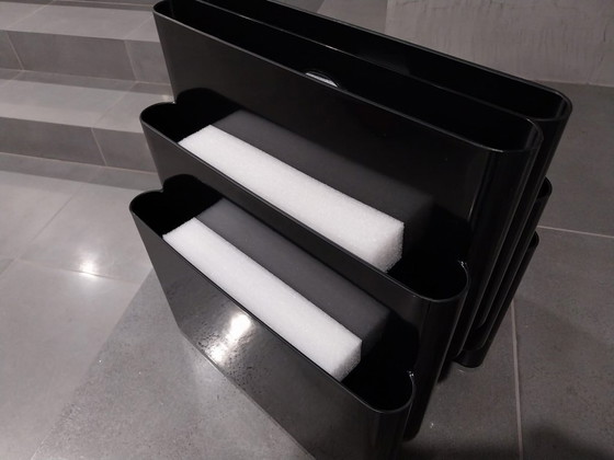 Image 1 of Revistero Julklapp Christmasgift estilo Kartell: réplica perfecta del diseño en acrílico negro