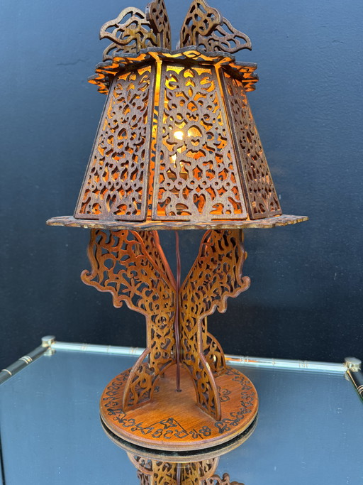 Lampe bois ajouré style exotique années 60