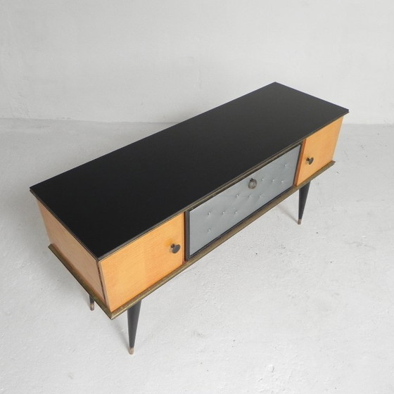 Image 1 of Aparador antiguo con patas cónicas, década de 1950.