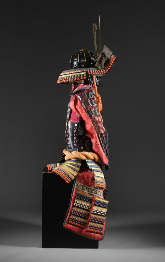 Image 1 of réplique d'armure japonaise en laque noire