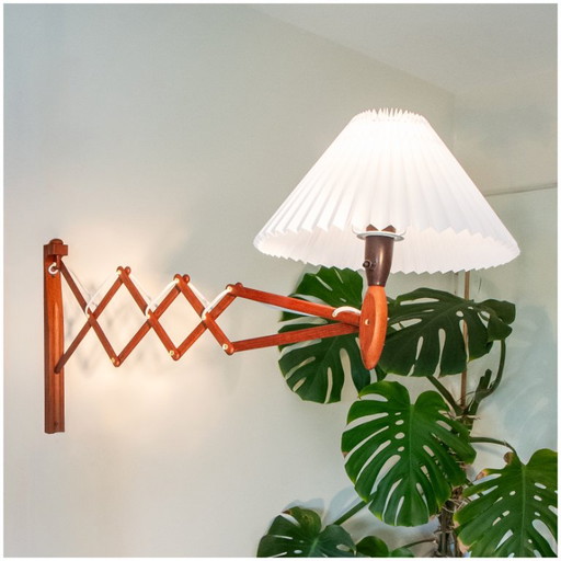 Erik Hansen Lampe für Le Klint, Modell "Sax" aus den 50er-60er Jahren in Teak