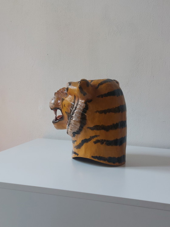 Image 1 of Ancien masque de tigre en papier mâché peint à la main, accessoire de théâtre pour enfants
