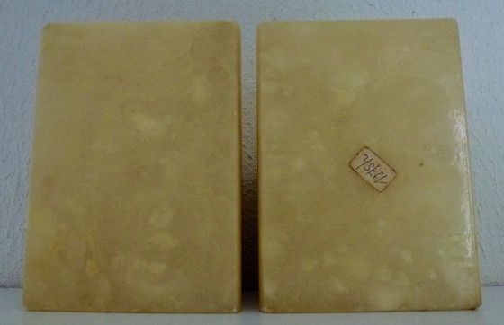 Image 1 of Buchstützen im Art-Deco-Stil, aus Marmor, in Form einer Bücherreihe.