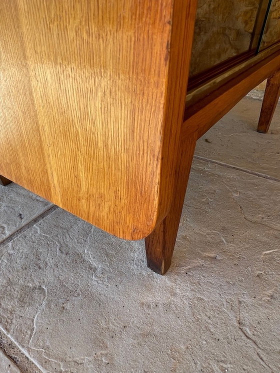 Image 1 of Librería de roble de mediados de siglo, con puertas correderas de cristal, década de 1960