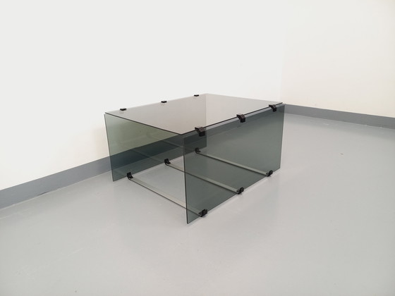 Image 1 of Vintage salontafel van gerookt glas, zwart metaal en gegoten aluminium uit de jaren 70
