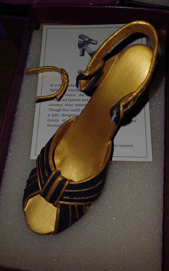 Image 1 of Raine “Just the Right Shoe” collection miniature shoes – approx. 35 pieces with boxes & catalogue