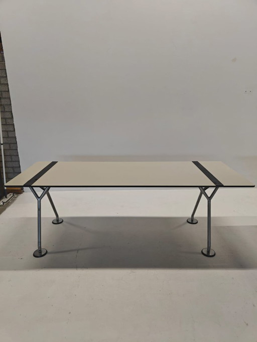 Nomos Desk - Norman Foster for Tecno - Design ajustable et iconique
