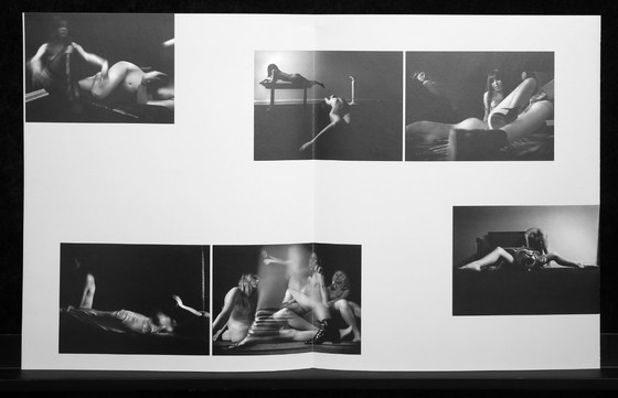 Image 1 of Székessy, Karin - Meisjes houden van stillevens - 6 originele z/w foto's - met de hand gesigneerd